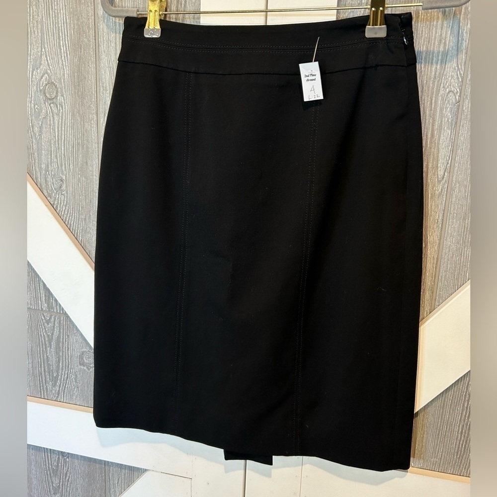 Bag148. White House Black Market fully lined skirt  Sz 4 length 22